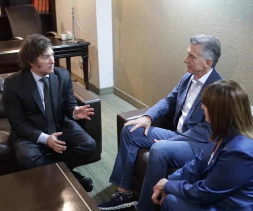 Encuentro entre el presidente electo de Argentina, Javier Milei, y el ultraderechista Mauricio Macri. Encuentro entre el presidente electo de Argentina, Javier Milei, y el ultraderechista Mauricio Macri.