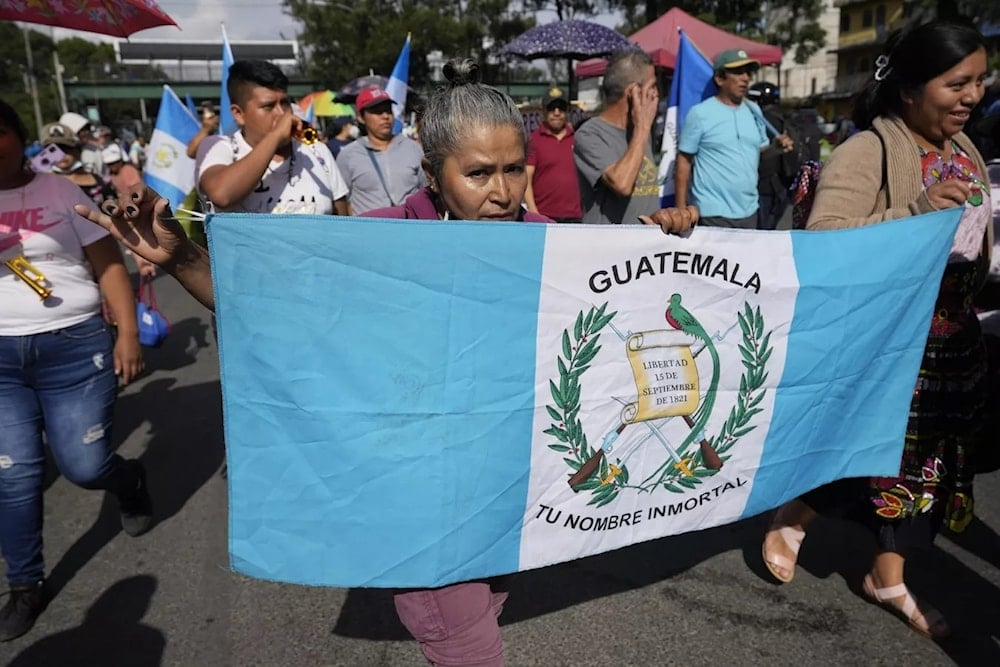 Pueblos nativos de Guatemala realizan plantón frente al Congreso. Foto: AP. 