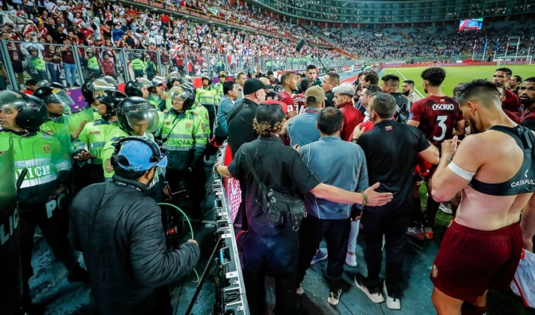 Presidente de Venezuela rechazó agresiones contra selección de fútbol