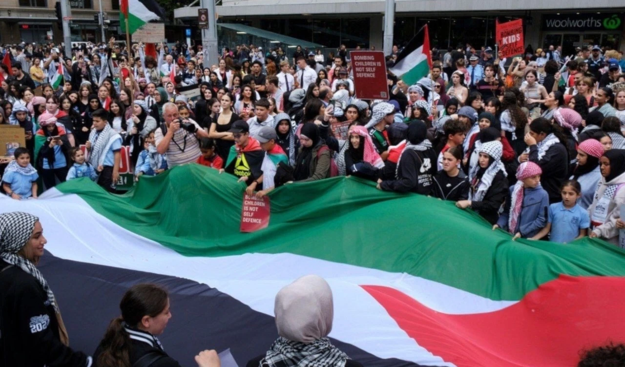 Manifestación estudiantil en apoyo de la Palestina ocupada en Sydney, Australia. Manifestación estudiantil en apoyo de la Palestina ocupada en Sydney, Australia.