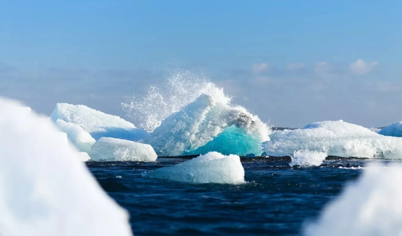 Iceberg más grande del mundo entra en movimiento. Foto: Unsplash. Iceberg más grande del mundo entra en movimiento. Foto: Unsplash.