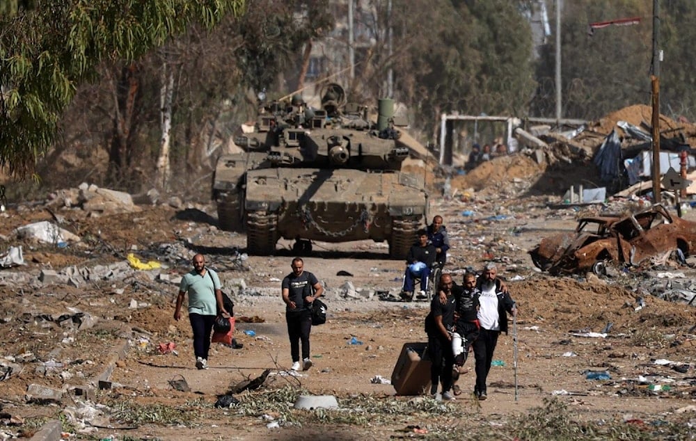 Palestino continúan desplazamiento de Gaza.