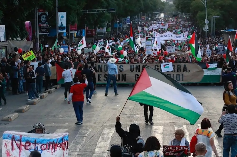 Protestan en México en apoyo a Palestina y Ayotzinapa. Foto: La Jornada. 
