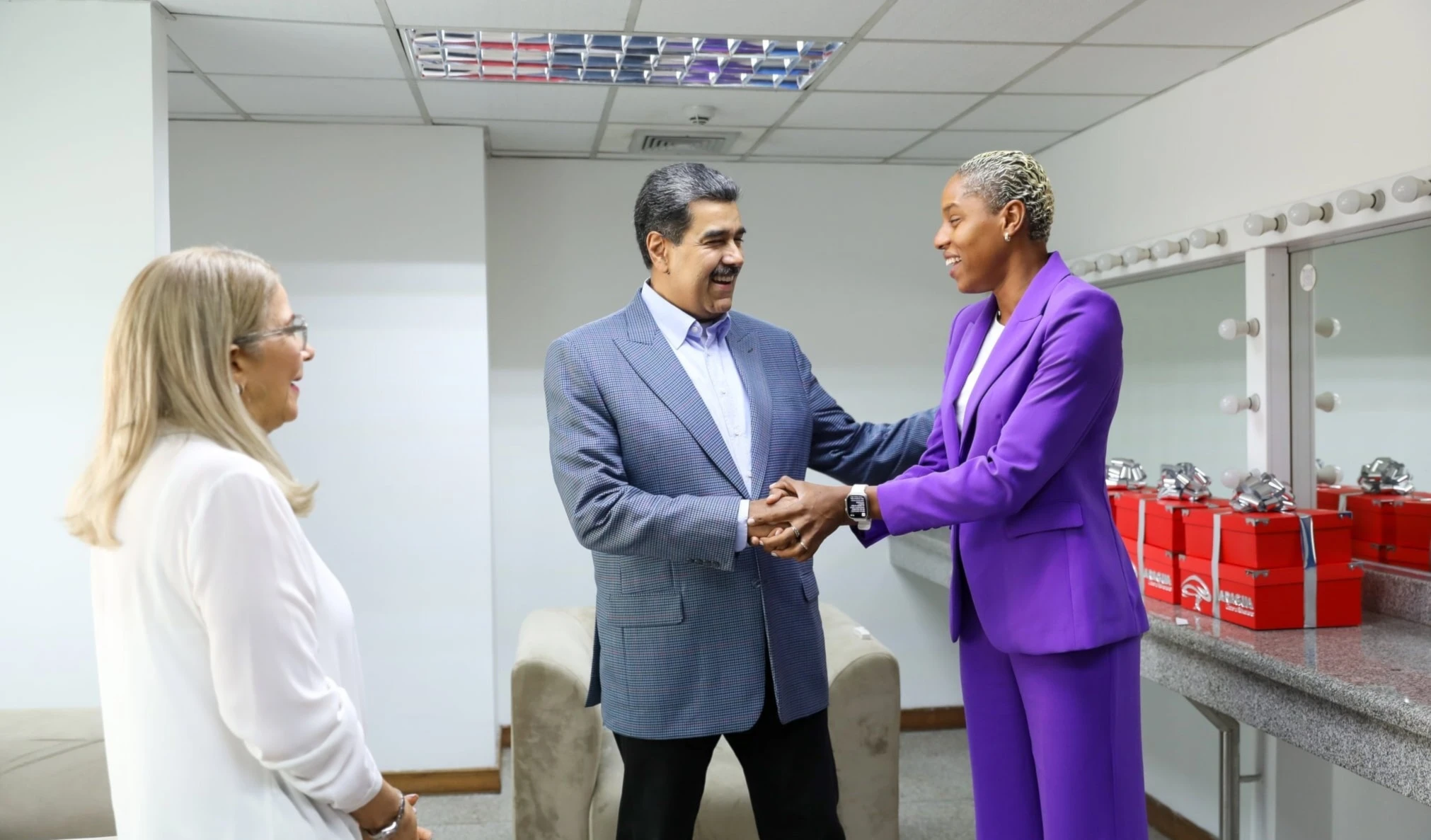 Presidente de Venezuela destaca encuentro con estrella Yulimar Rojas