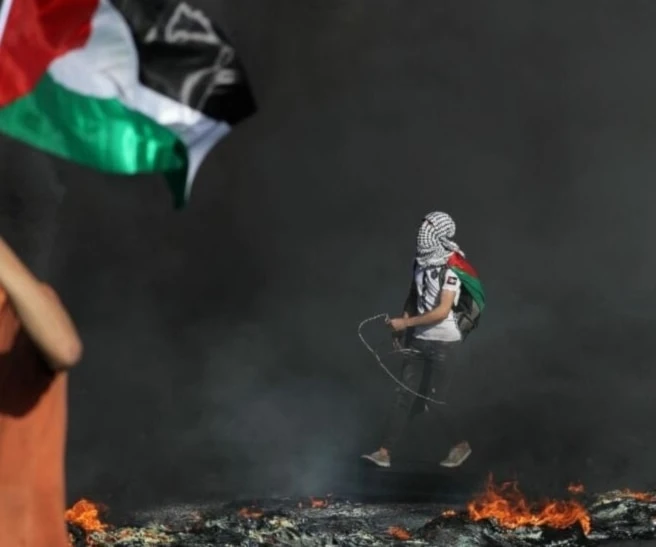 Los palestinos continúan su lucha contra el régimen sionista. Los palestinos continúan su lucha contra el régimen sionista.