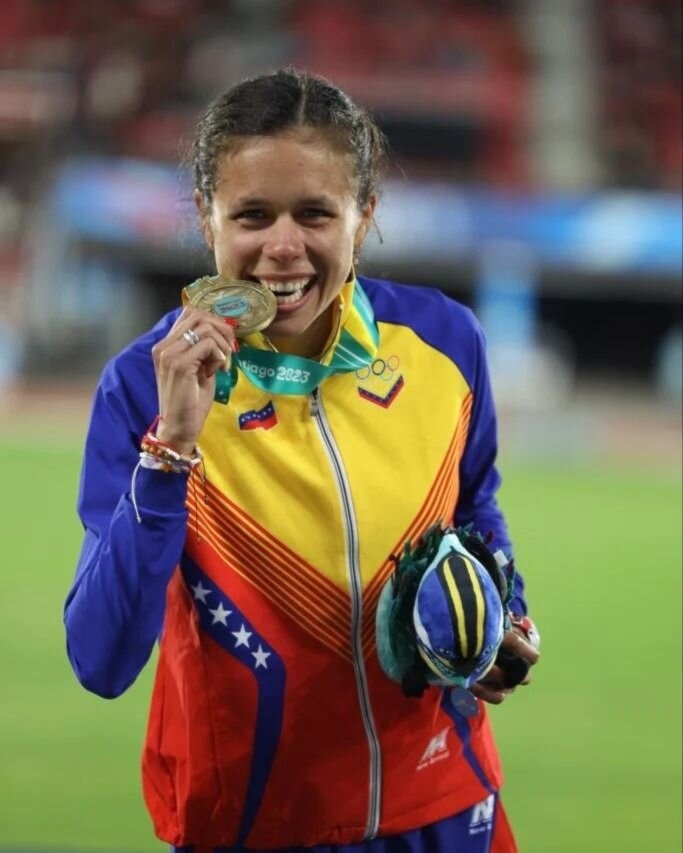 Fondista venezolana conquista oro en atletismo de Snatiago2023.