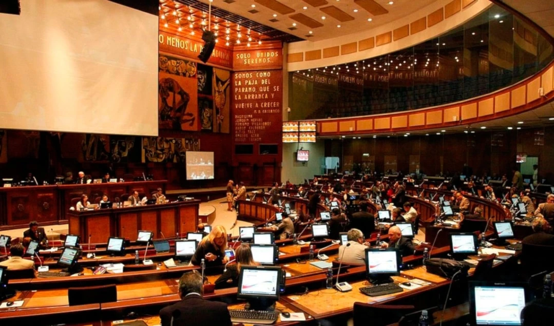 Asamblea Nacional de Ecuador con opiniones encontradas sobre la legitimidad del proceso contra Lasso.