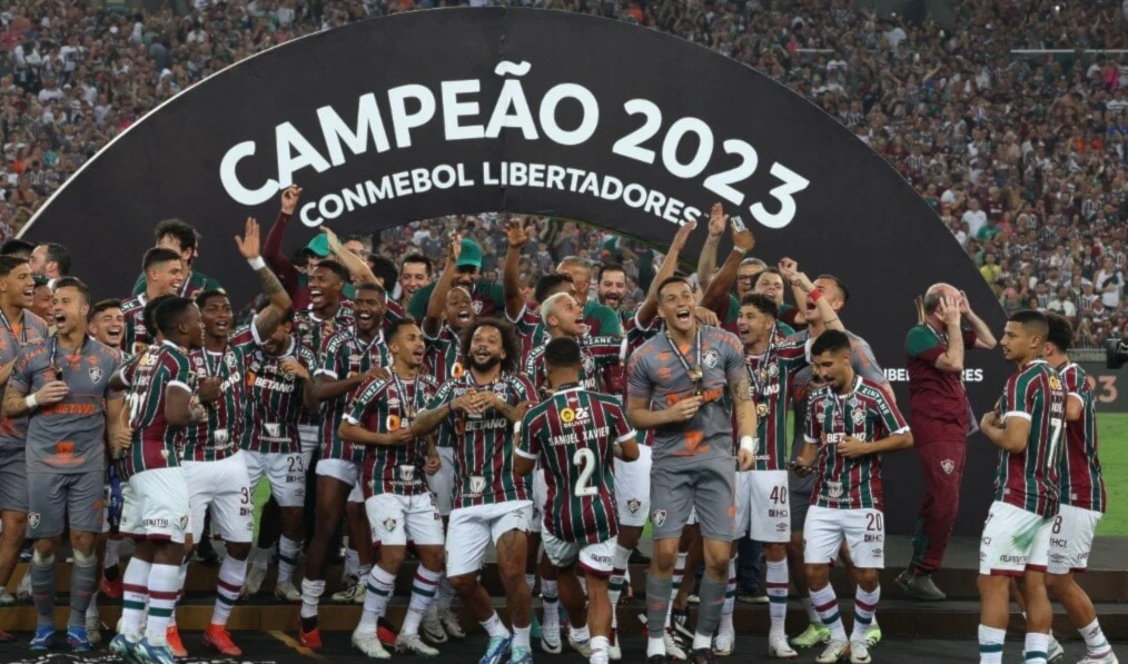 Fluminense alza trofeo de Copa Libertadores de fútbol