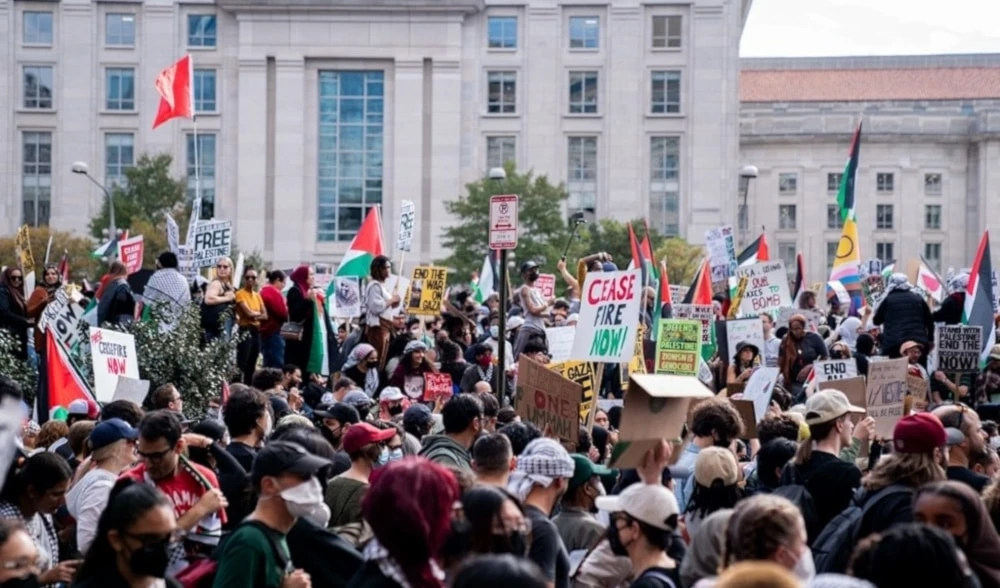 Manifestación en Washington denuncia comportamiento de la administración Biden en Gaza.