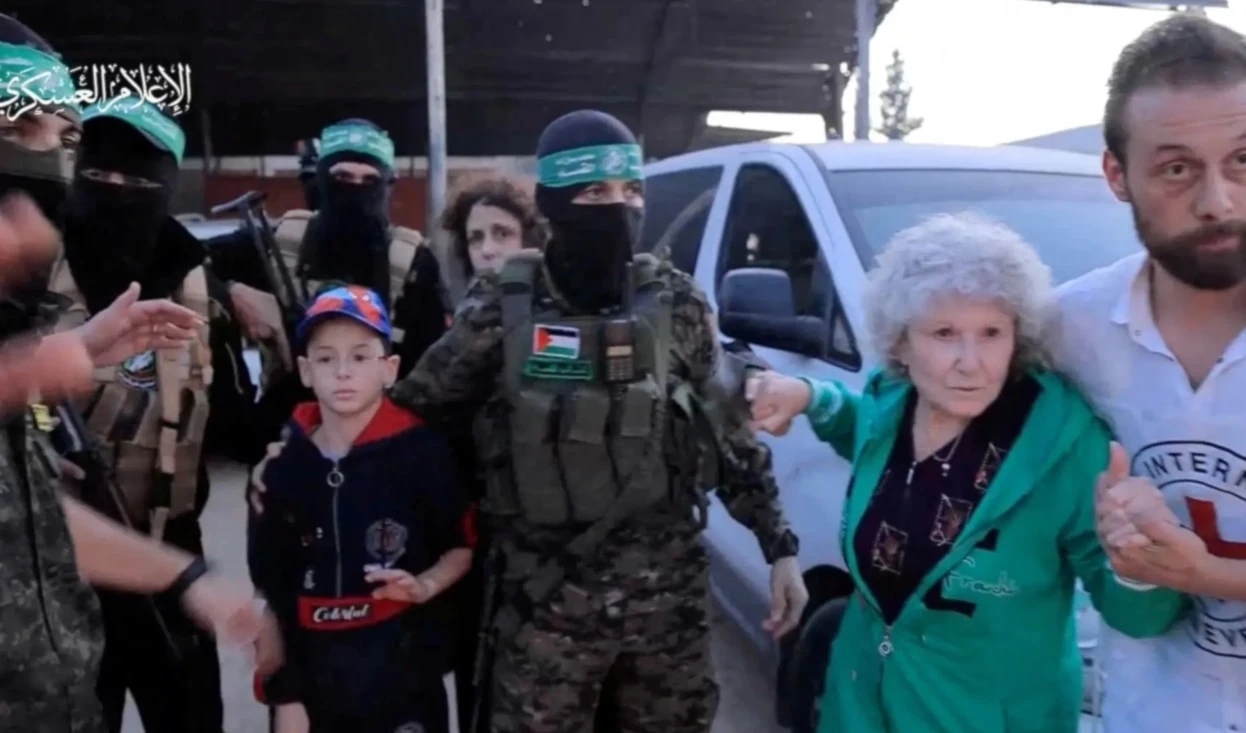 El nuevo intercambio incluye tres militares israelíes y 10 prisioneros palestinos veteranos en las cárceles del régimen enemigo.