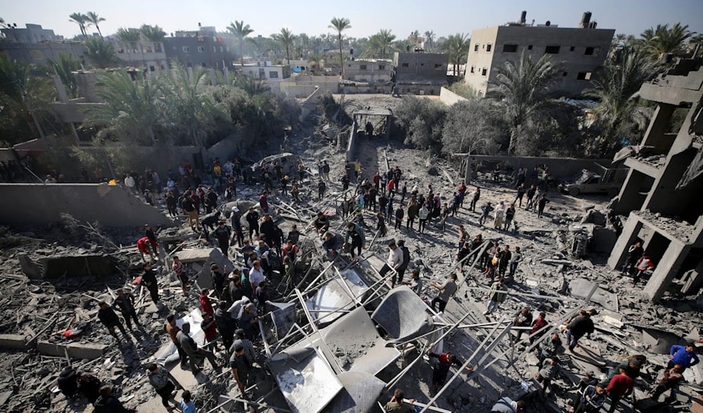 El número total de mártires por los bombardeos israelíes a Gaza superó los 18 mil 205, y son 49 mil 645 los heridos, mientras la destrucción es casi total.  