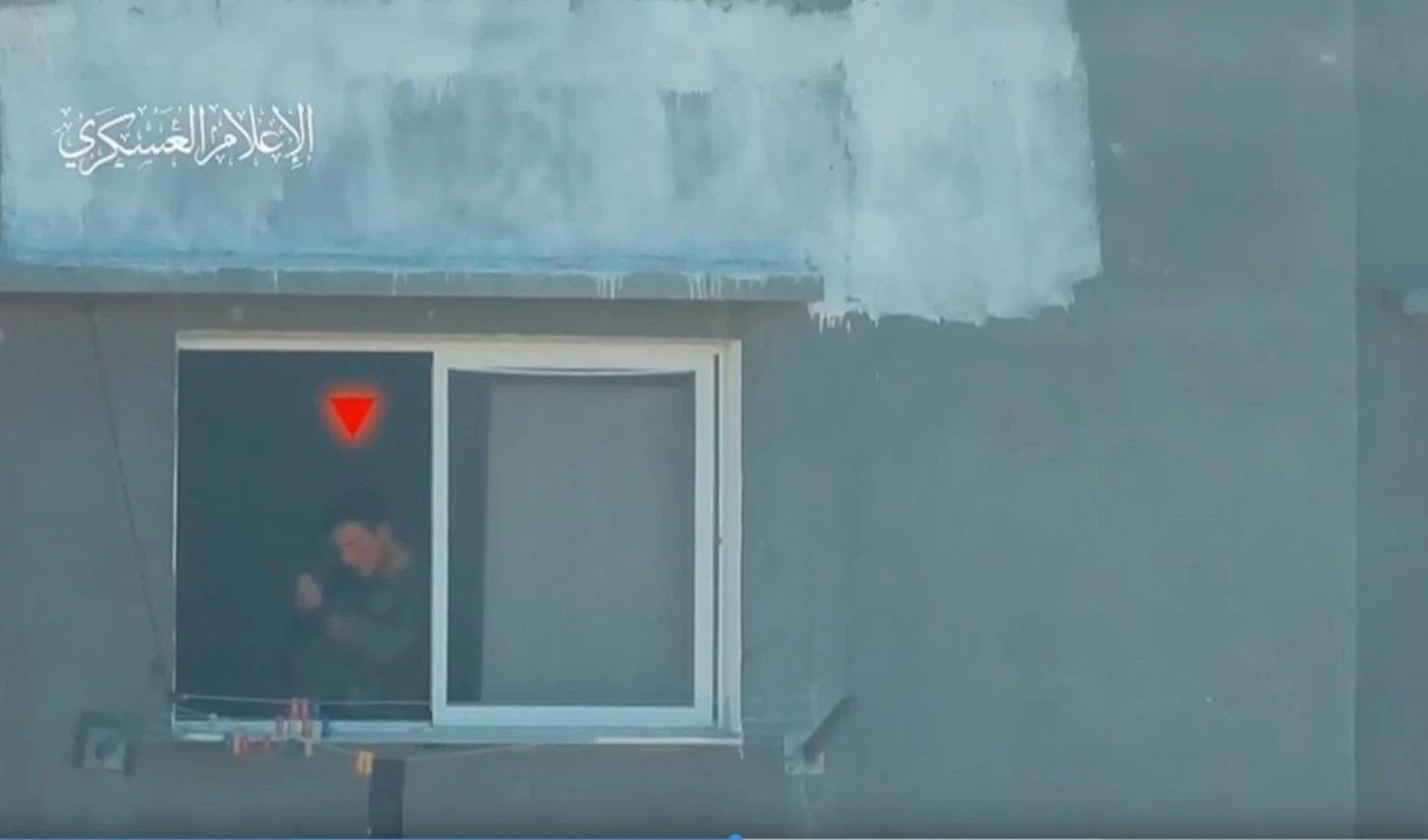 Una de las escenas de ataque de las Brigadas Al-Qassam a los vehículos y soldados de la ocupación en el barrio de Al-Zaytoun al este de la ciudad de Gaza.