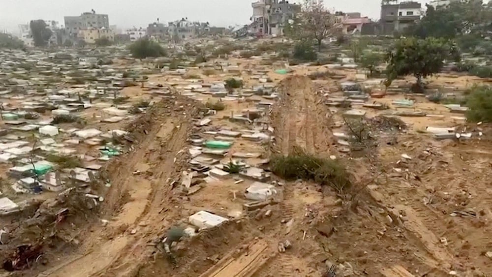 Ataque israelí destruye cementerios en el norte de Gaza.