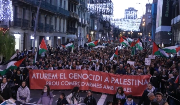 Miles de personas piden en Barcelona fin del genocidio en Palestina