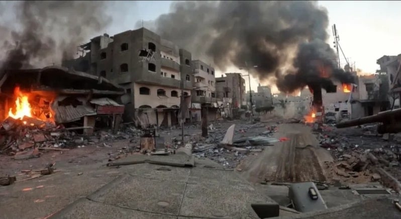 Las fuerzas de ocupación israelíes irrumpieron en el Hospital Complejo Médico Al-Shifa y lo destruyeron por dentro y por fuera.