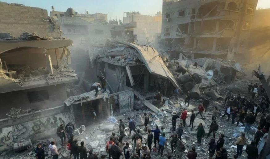 Cifra de mártires en Gaza asciende a más d"Israel" intensifica sus bombardeos contra la ciudad de Khan Yunis y solo en la zona de Al-Qarara lanzó este sábado alrededor de 50 agresiones en pocos minutos.e 15 mil 200.