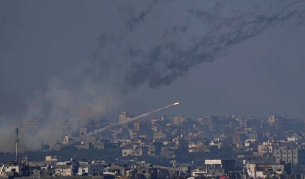 La Resistencia Palestina golpea "Tel Aviv" con ráfagas de cohetes