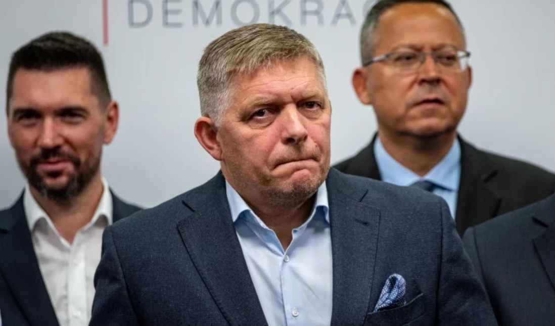 Al centro el primer ministro de Eslovaquia, Robert Fico.