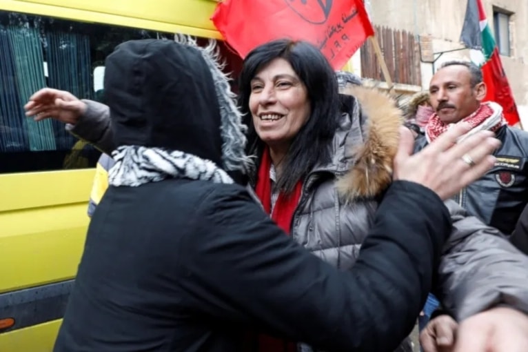 Khalida Jarrar está considerada la líder más destacada del Frente Popular para la Liberación de Palestina e integró el anterior Consejo Legislativo Palestino. 