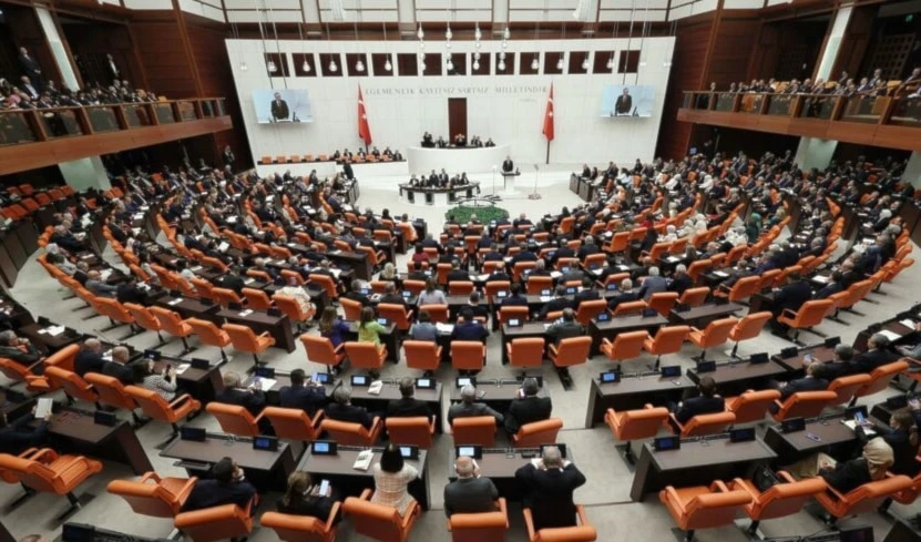 Parlamento de Turquía aprueba en comisión entrada de Suecia a OTAN. Foto: AFP.