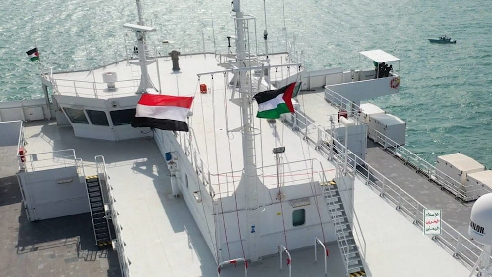 Barco israelí anteriormente detenido por las fuerzas armadas yemenitas en solidaridad con Gaza.