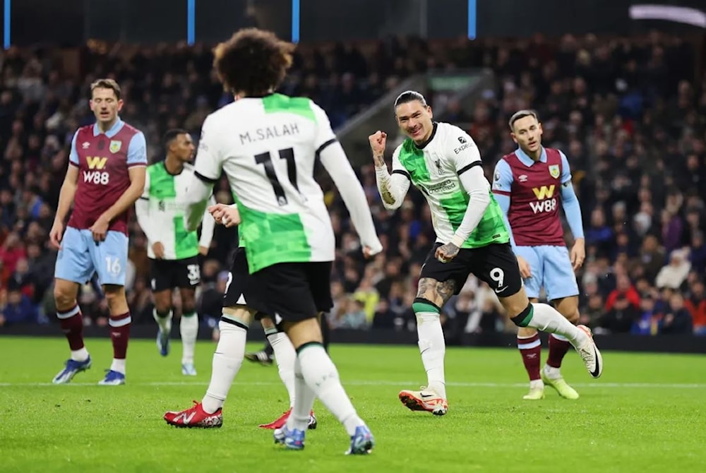 Liverpool supera a Burnley y asciende a cima de fútbol inglés. 