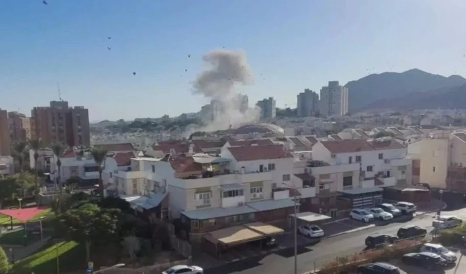 Los cohetes de la resistencia llegan a Eliat desde Gaza, Irak y Yemen. Los cohetes de la resistencia llegan a Eliat desde Gaza, Irak y Yemen.