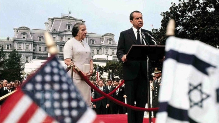 La primera ministra israelí, Golda Meir junto al presidente Nixon en Washington, 1974.