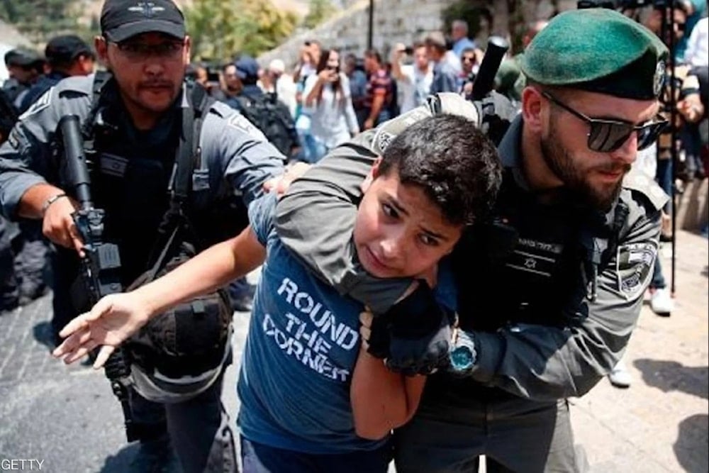 Los niños palestinos son víctimas además de múltiples abusos y arrestos violentos por parte de las fuerzas israelíes.  