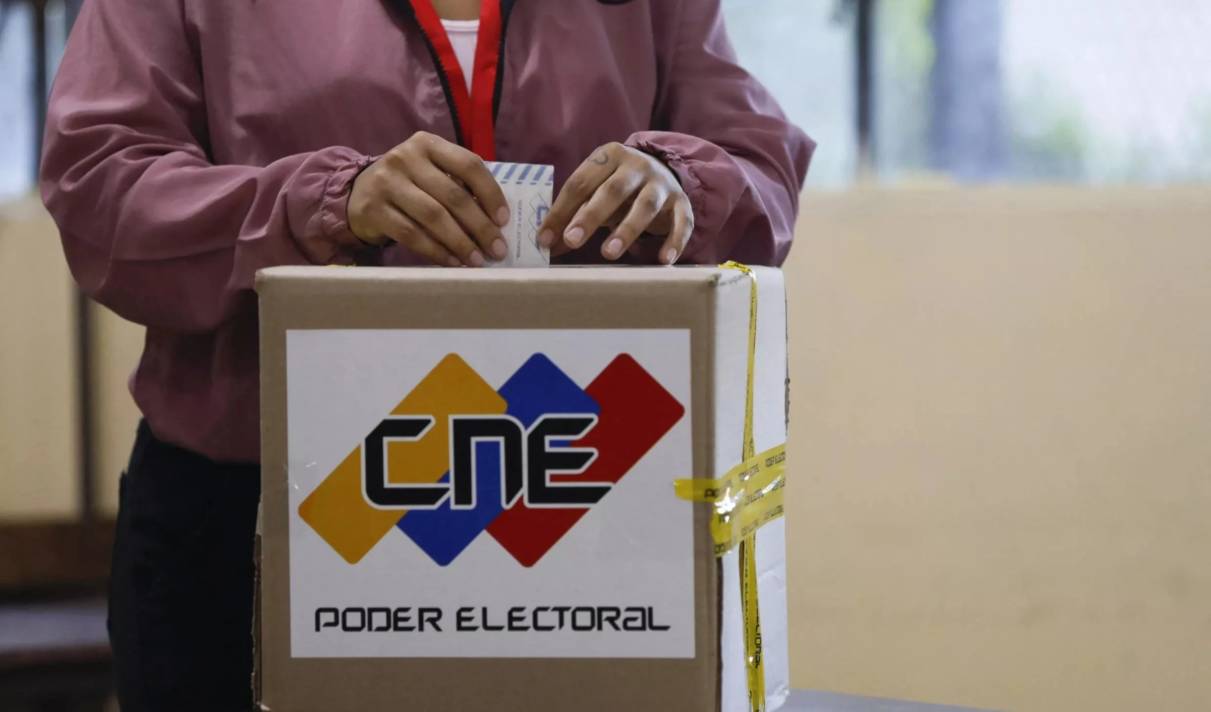 Venezuela extiende jornada electoral del referendo consultivo. Foto: AFP. Venezuela extiende jornada electoral del referendo consultivo. Foto: AFP.