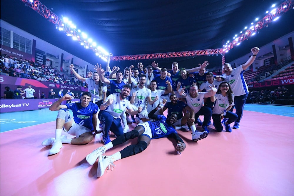 Sada Cruzeiro venció 3-2 a Suntory Sunbirds en mundial de clubes de voleibol.