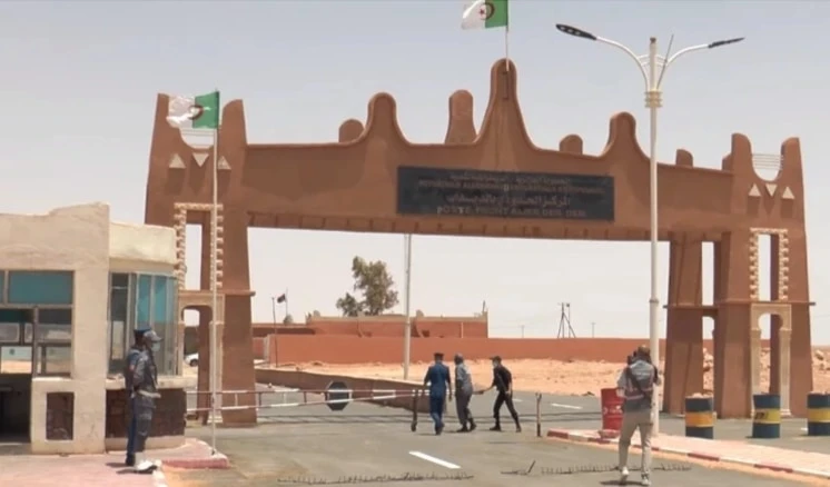 Paso fronterizo Ghadames-Dbdeb entre Libia y Argelia.