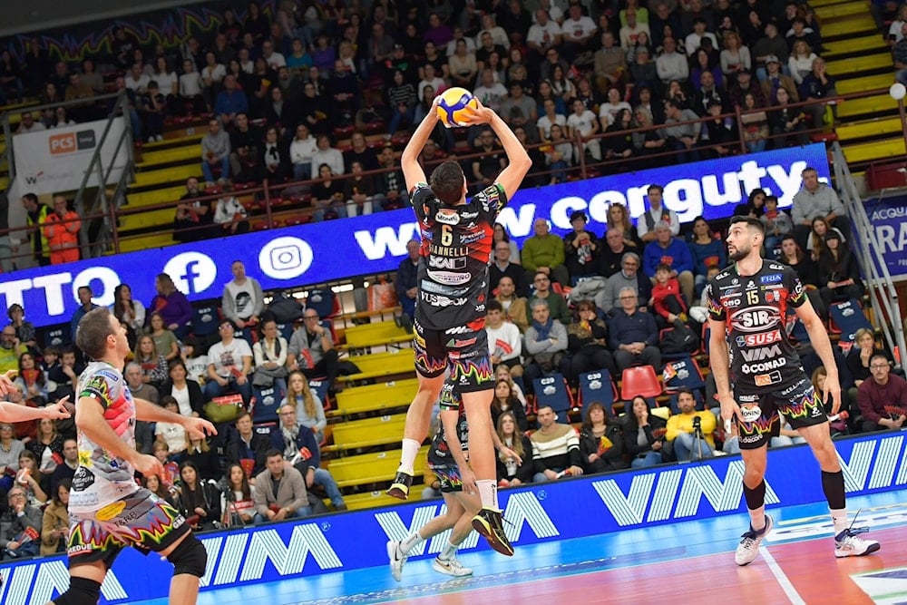 Campeón Perugia debuta con éxito en mundial de clubes de voleibol.