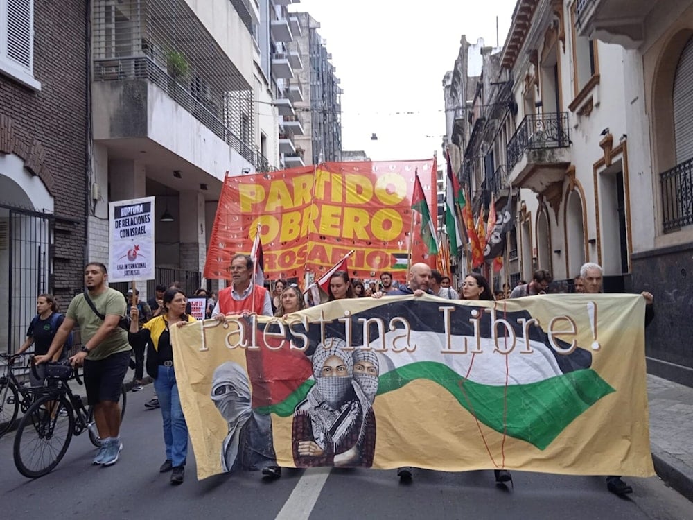 El acto culminó frente al Concejo Deliberante de la ciudad de Rosario (parlamento local).