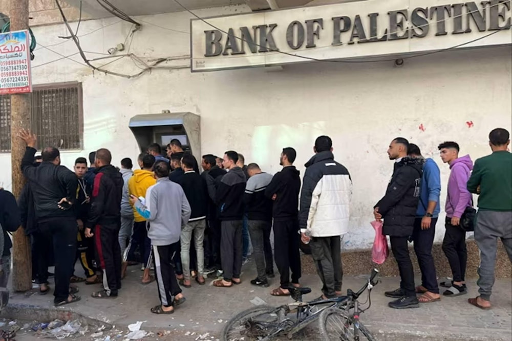 La tarea de recuperar 900 mil billetes del norte de Gaza