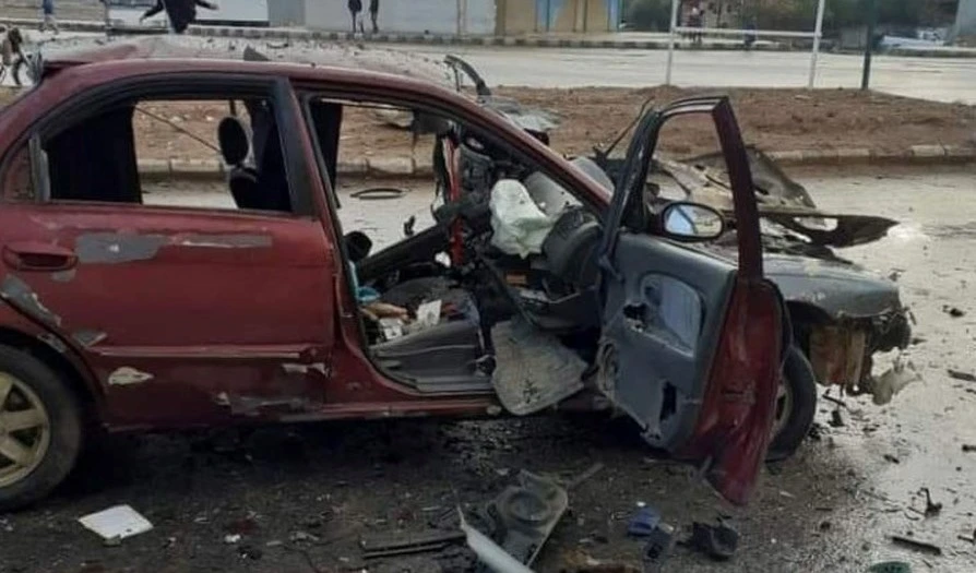 Terroristas no identificados atacaron con dos bombas la patrulla policial donde viajaban los seis policías heridos.