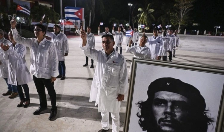 Los 32 profesionales contribuirán en las labores de recuperación en las regiones devastadas por el terremoto.