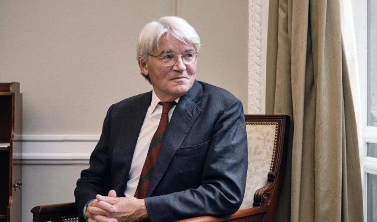 Ministro británico propone suavizar sanciones a Siria