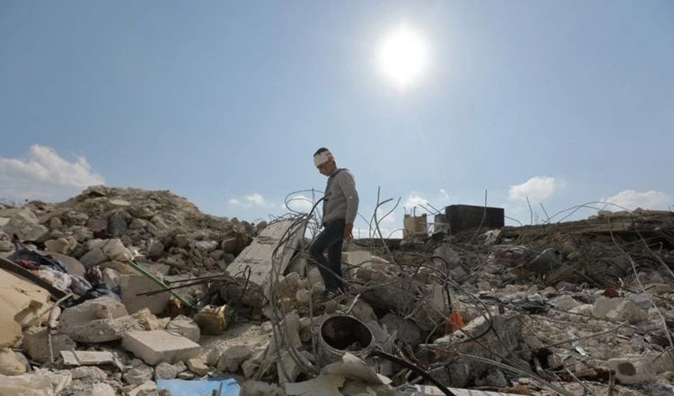 Sigue la ayuda, trabajos de socorro y retirada de escombros en Siria