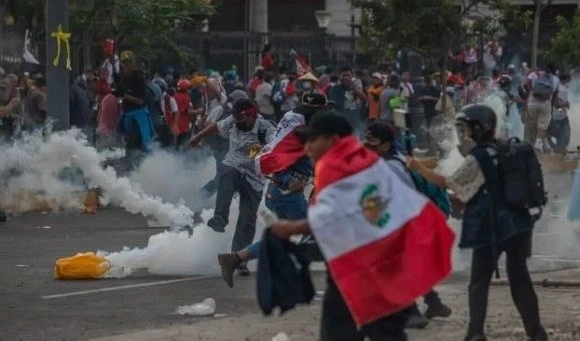 Dos meses de protestas en Perú dejan 60 muertos y mas de mil heridos
