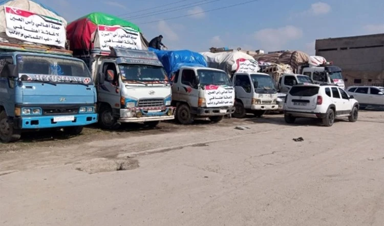 Camiones con ayuda humanitaria llegan a Latakia, Siria.