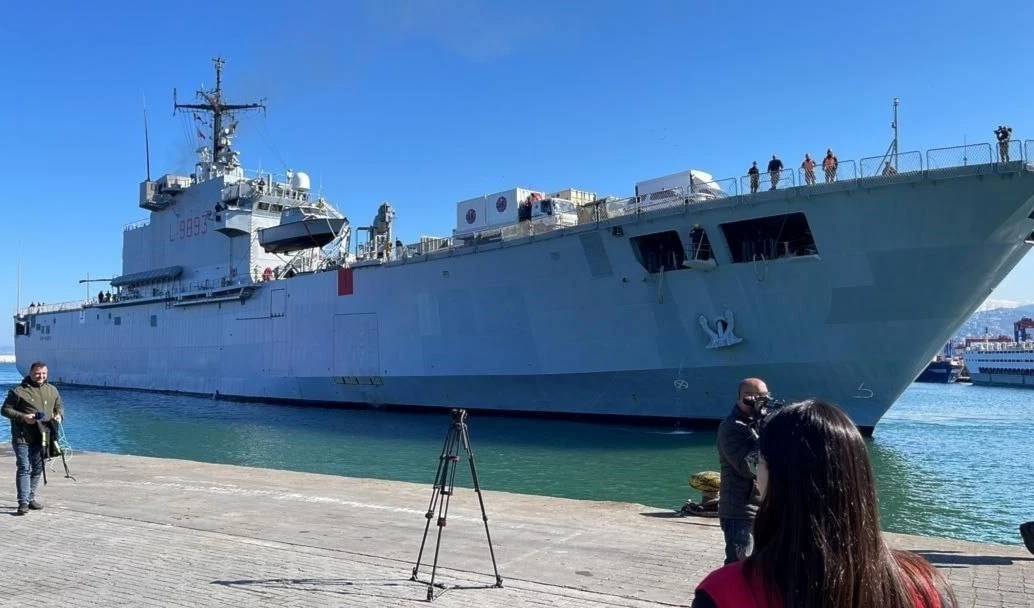 El barco italiano al puerto de Beirut con colaboración de la Unión Europea para Siria.