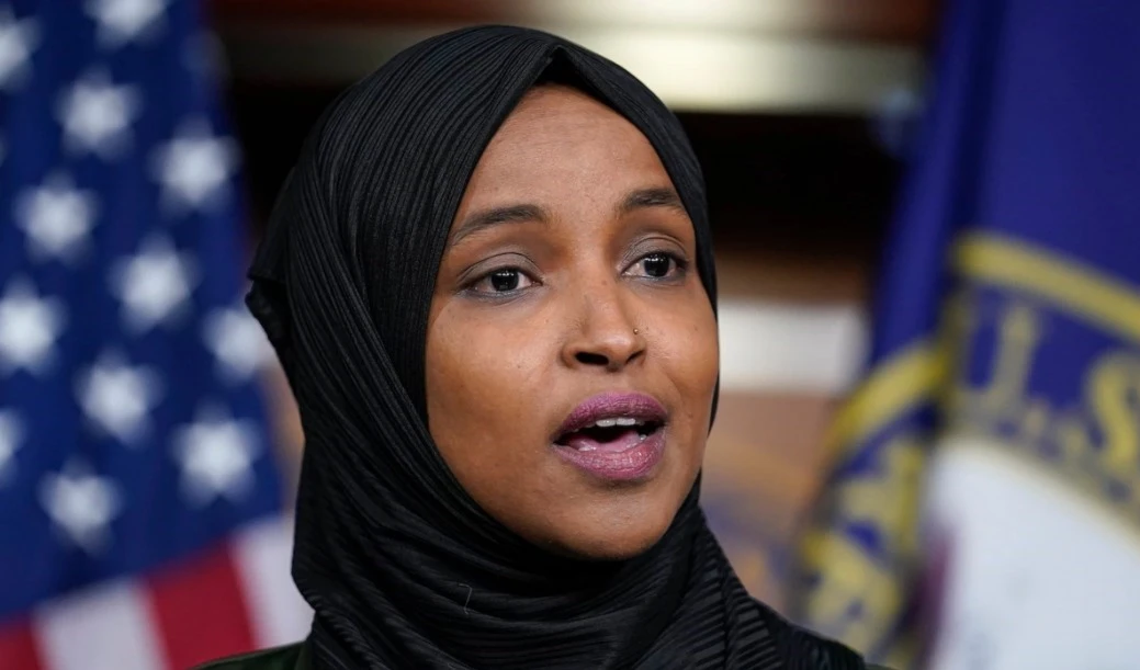 Omar dejó claro que su papel y su voz se harán más fuerte tras su salida de la Comisión de Asuntos Exteriores. Omar dejó claro que su papel y su voz se harán más fuerte tras su salida de la Comisión de Asuntos Exteriores.