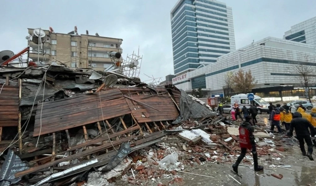 Ninguno de los dos países concluyeron aún las labores de recuperación tras los desastres que causaron los sismos del pasado 6 de febrero.