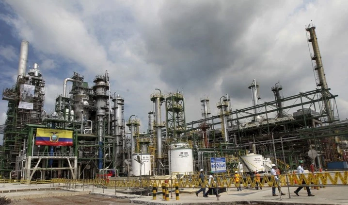 Ecuador suspende bombeo en sus dos principales oleoductos