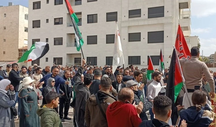 Protestan en Jordania contra los crímenes de la ocupación Naplusa Protestan en Jordania contra los crímenes de la ocupación Naplusa