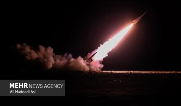 Maniobras nocturnas de la Guardia Revolucionaria iraní.