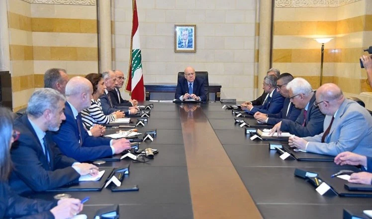 Reunión de los miembros del gobierno interino libanés. Reunión de los miembros del gobierno interino libanés.