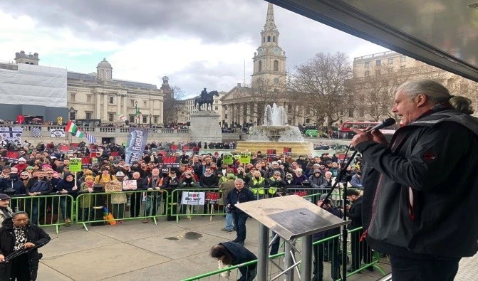 En ambos escenarios se advirtió que el envío de armas a Ucrania solo alarga un conflicto que no beneficia a los pueblos y sí a la industria armamentista.