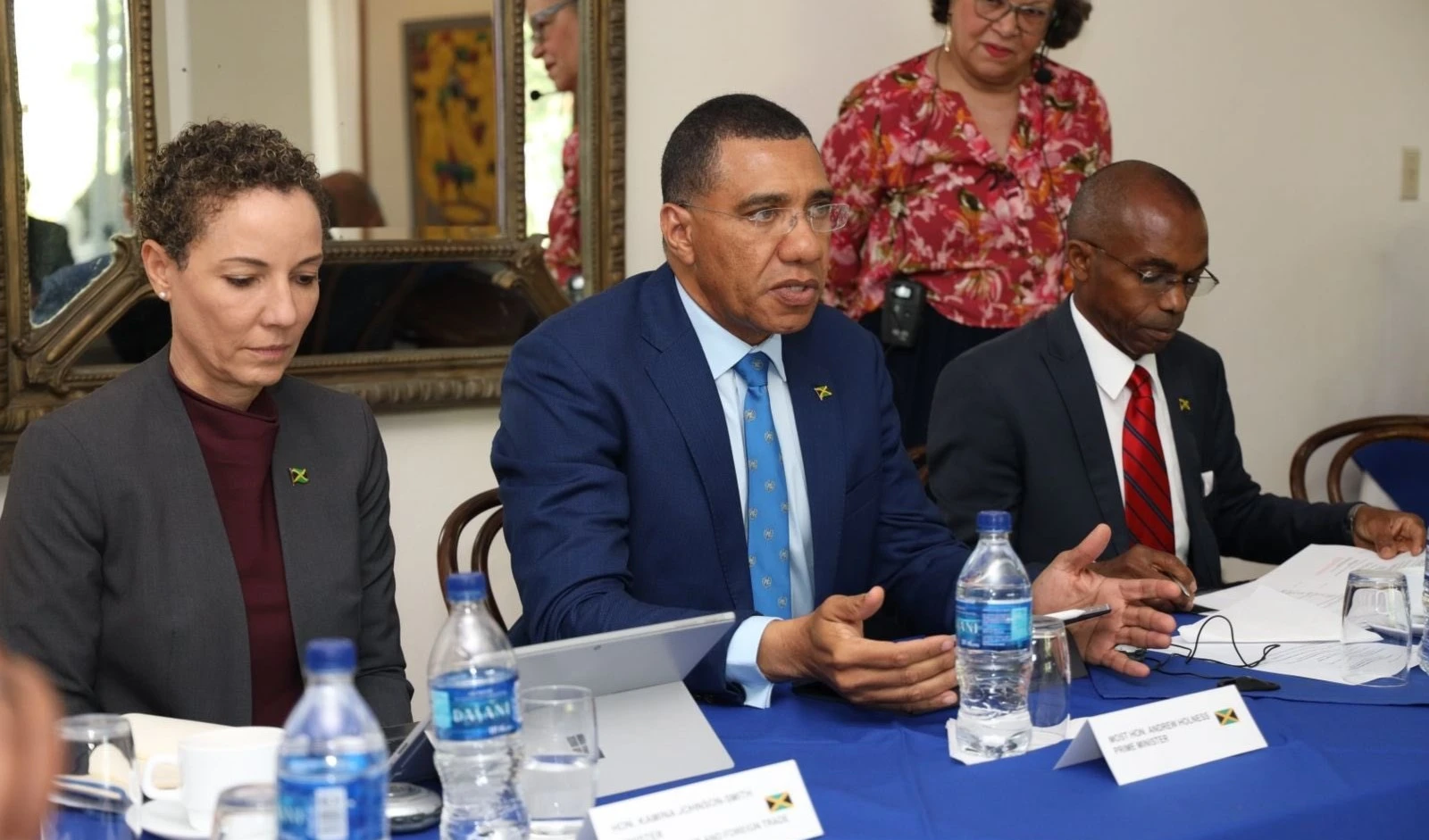 Los miembros de la delegación de Caricom se reunieron con el primer ministro haitiano, Ariel Henry..